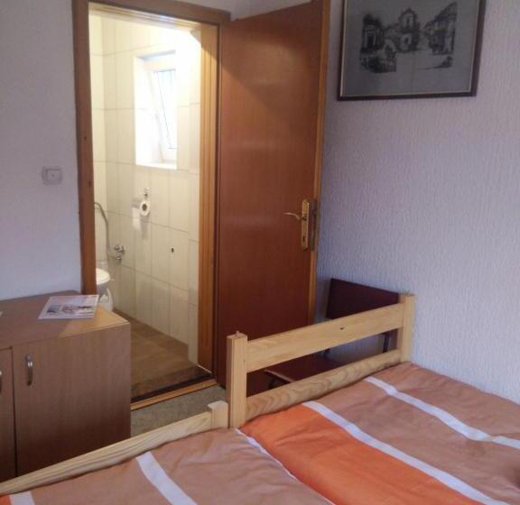 اتاق لوکس سه تخته, Hostel Cuba