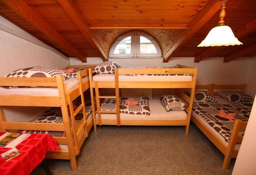 اتاق لوکس چهار تخته, Hostel Cuba