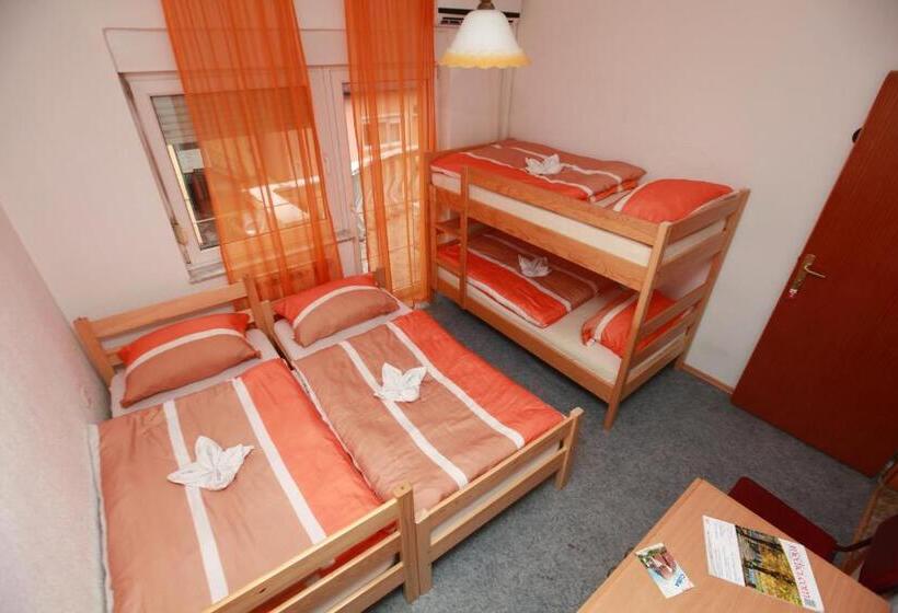 اتاق لوکس چهار تخته, Hostel Cuba