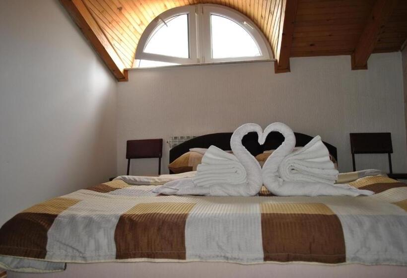 اتاق لوکس سه تخته, Hostel Cuba