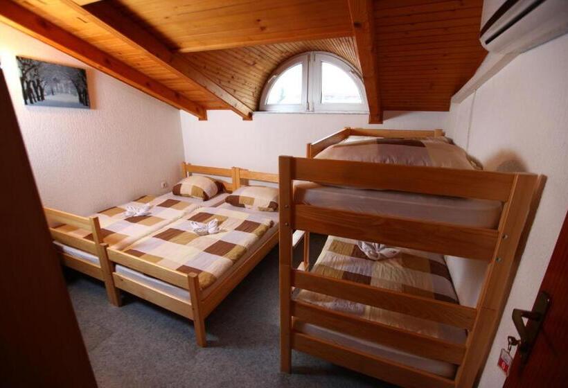 اتاق لوکس سه تخته, Hostel Cuba