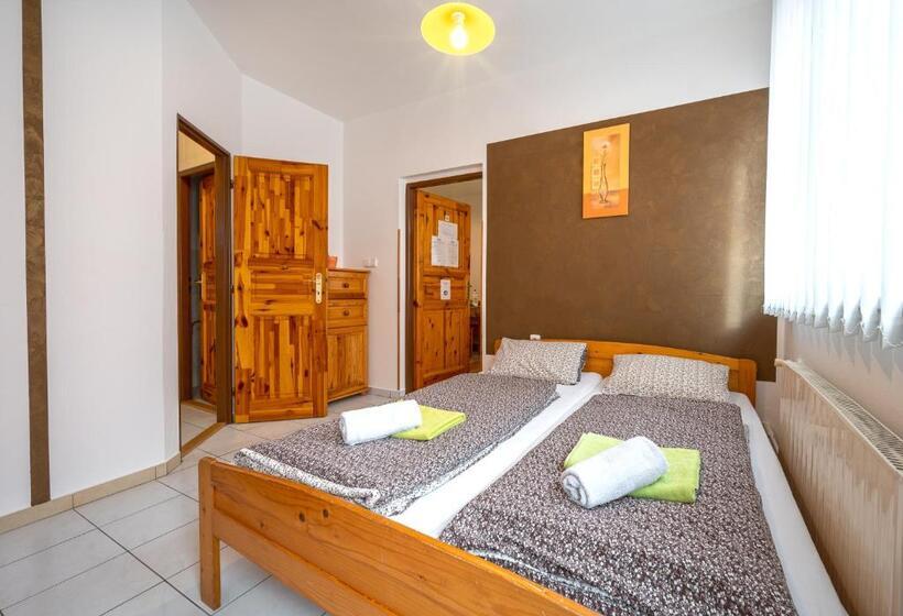 1ベッドルームアパートメント, Penzion U Kostela