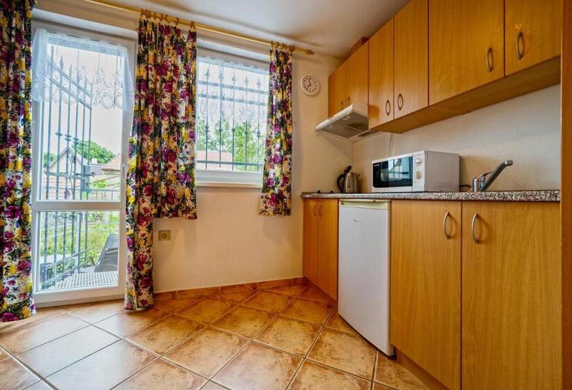 テラスつきの2ベッドルームアパートメント, Penzion U Kostela