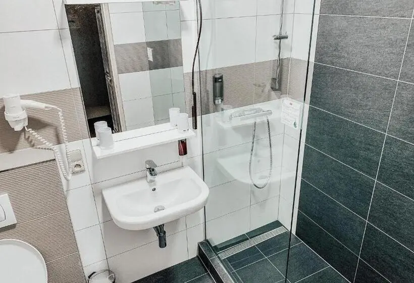 コンフォートトリプルルーム, Wellness Hotel Kolštejn