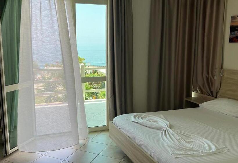 Triple Room Sea View, Jon