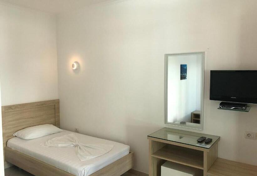 Triple Room Sea View, Jon