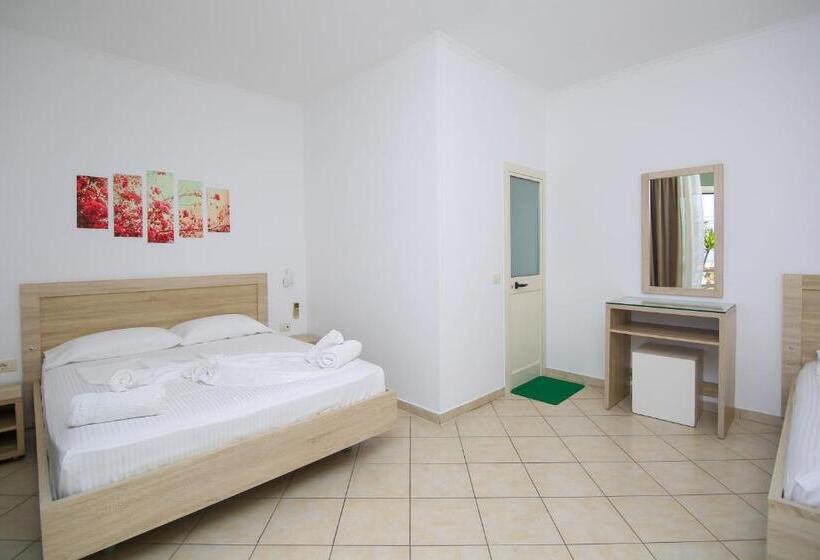 Triple Room Sea View, Jon