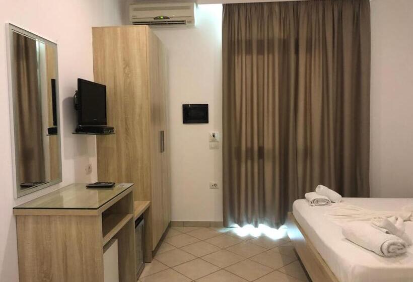 اتاق استاندارد با بالکن, Jon