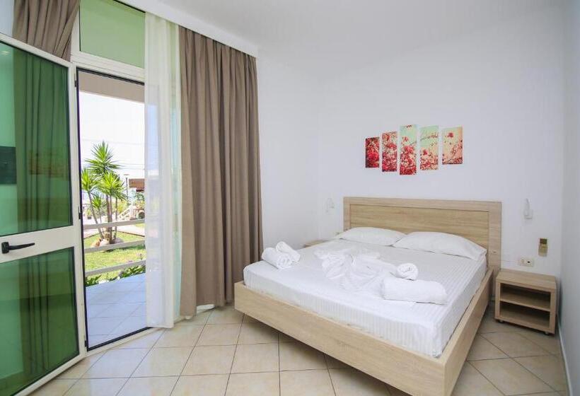 اتاق استاندارد با چشم‌انداز دریا, Jon