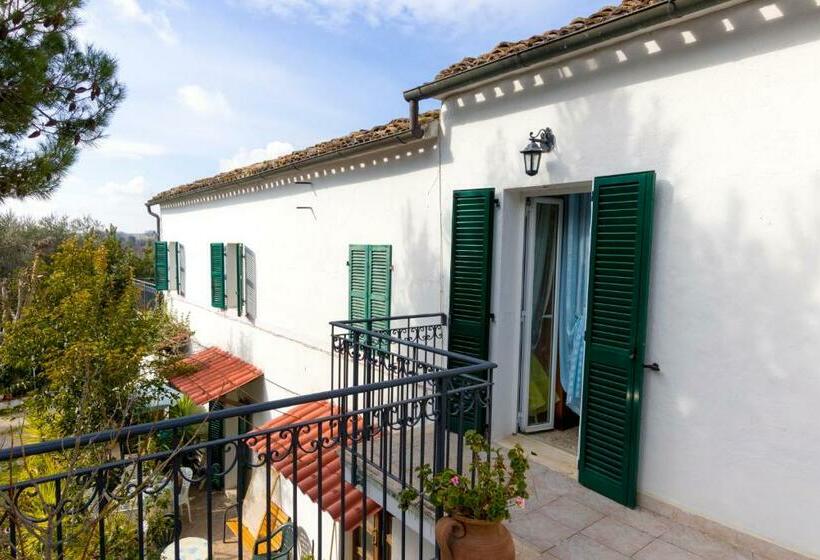 Трехместный Номер Стандарт с Балконом, Camere Alisa