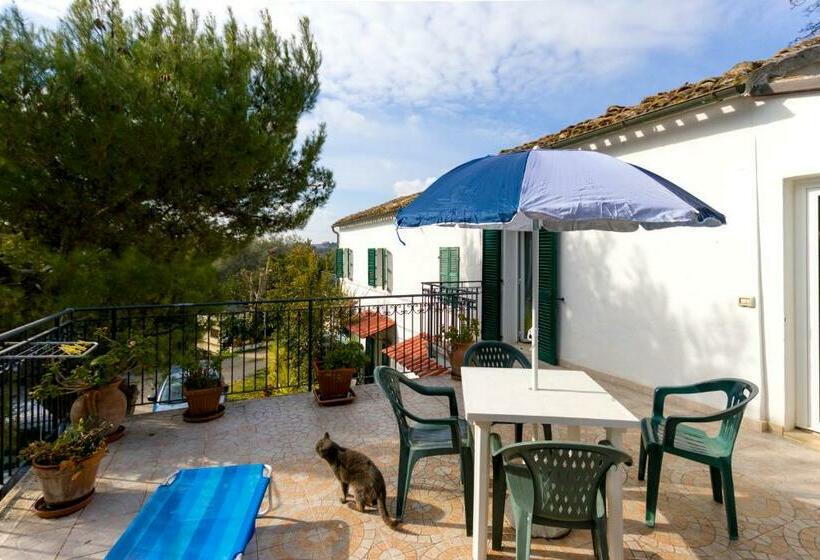 Трехместный Номер Стандарт с Балконом, Camere Alisa