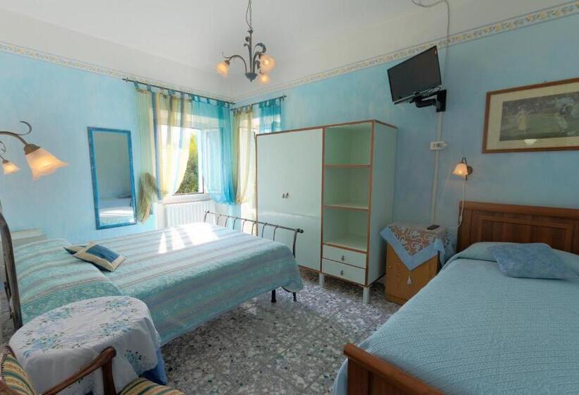 Трехместный Номер Стандарт с Балконом, Camere Alisa