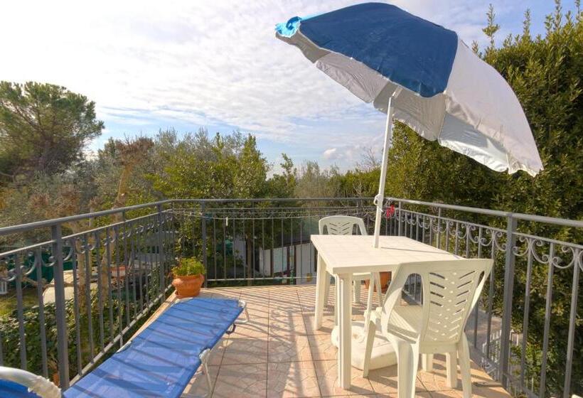 Трехместный Номер Стандарт с Балконом, Camere Alisa