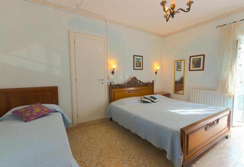 Трехместный Номер Стандарт с Балконом, Camere Alisa