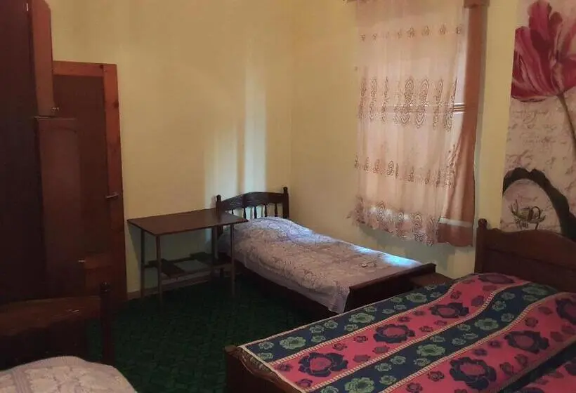 اتاق استاندارد چهار تخته, Guest House Buche On Agmashenebeli 219