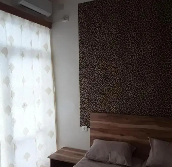 اتاق لوکس با بالکن و چشم‌انداز دریا, Guest House Buche On Agmashenebeli 219