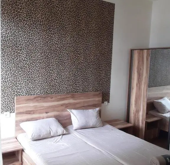 اتاق لوکس با بالکن و چشم‌انداز دریا, Guest House Buche On Agmashenebeli 219