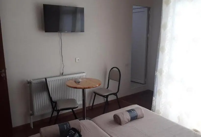 اتاق لوکس با بالکن و چشم‌انداز دریا, Guest House Buche On Agmashenebeli 219
