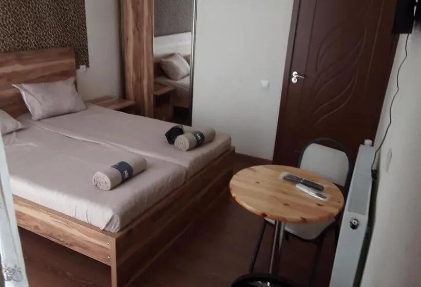 اتاق لوکس با بالکن و چشم‌انداز دریا, Guest House Buche On Agmashenebeli 219