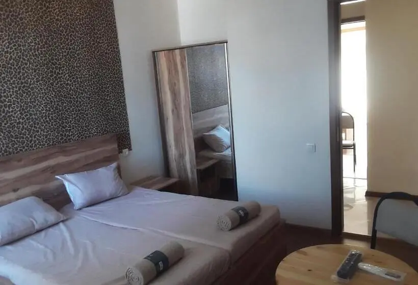اتاق لوکس با بالکن و چشم‌انداز دریا, Guest House Buche On Agmashenebeli 219