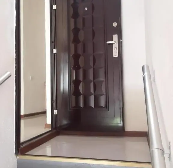 اتاق استاندارد سه تخته با بالکن, Guest House Buche On Agmashenebeli 219