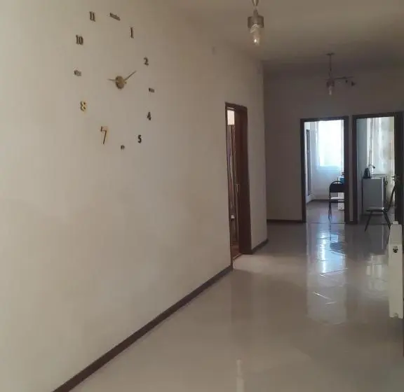 اتاق استاندارد سه تخته با بالکن, Guest House Buche On Agmashenebeli 219