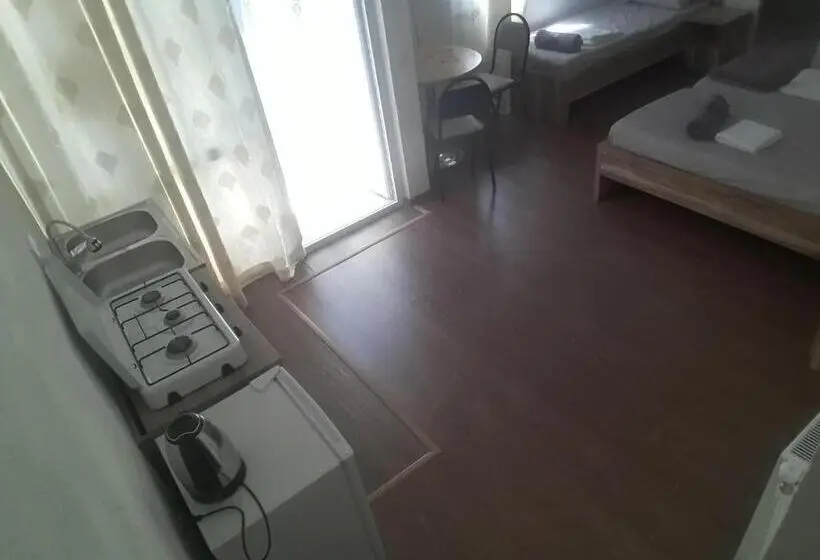 اتاق استاندارد سه تخته با بالکن, Guest House Buche On Agmashenebeli 219