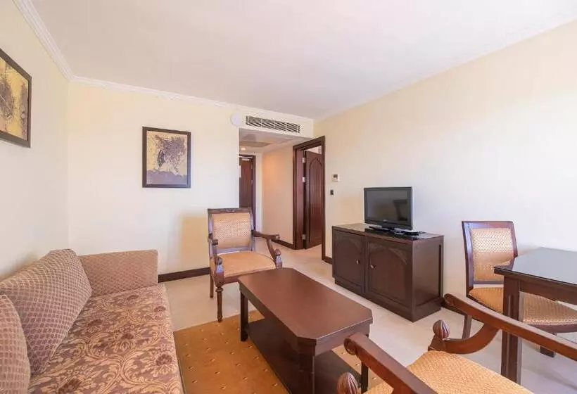 سوئیت با وان آب گرم, Crowne Plaza Antalya, An Ihg