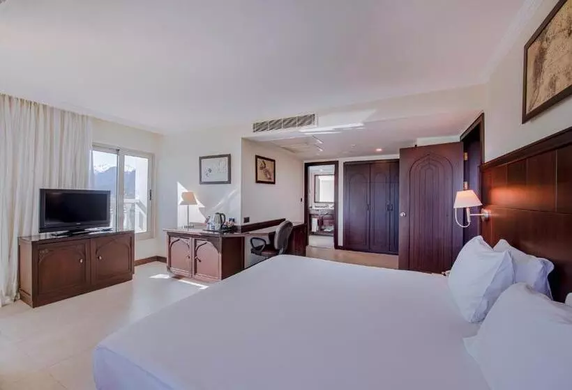 سوئیت با وان آب گرم, Crowne Plaza Antalya, An Ihg