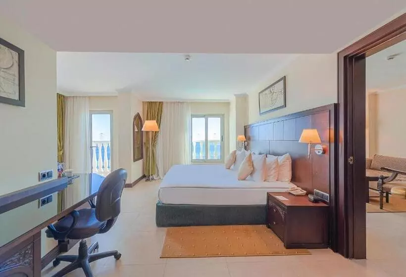 سوئیت با وان آب گرم, Crowne Plaza Antalya, An Ihg