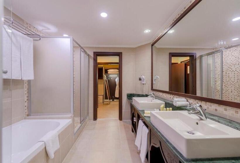 سوئیت جونیور با تخت بزرگ, Crowne Plaza Antalya, An Ihg