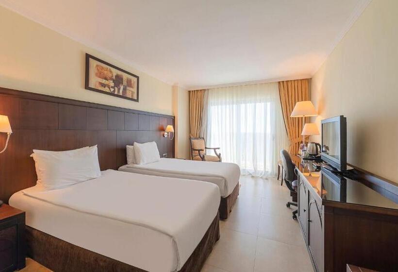 اتاق اساندارد با چشم‌انداز جانبی به دریا, Crowne Plaza Antalya, An Ihg
