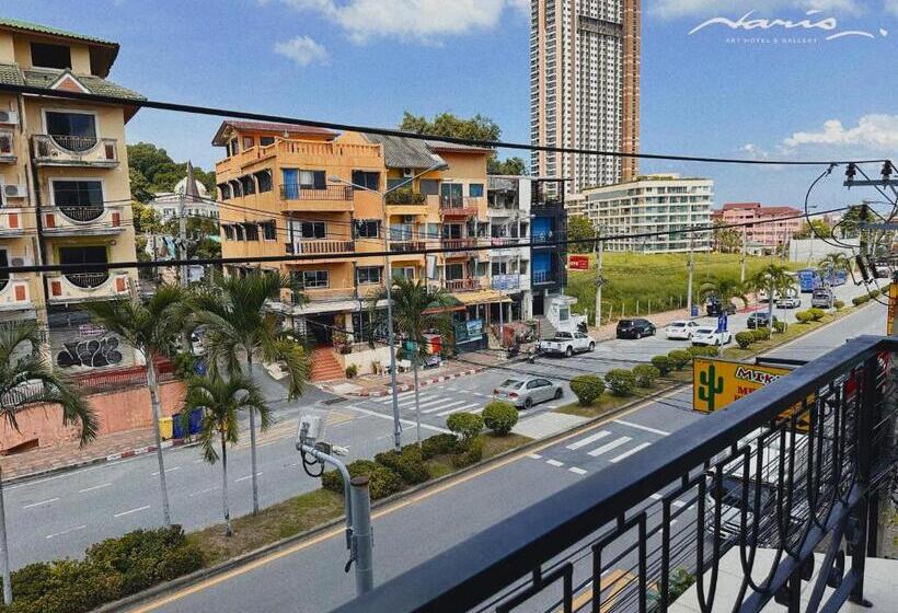 اتاق سوپریور با چشم‌انداز شهر, Naris Art