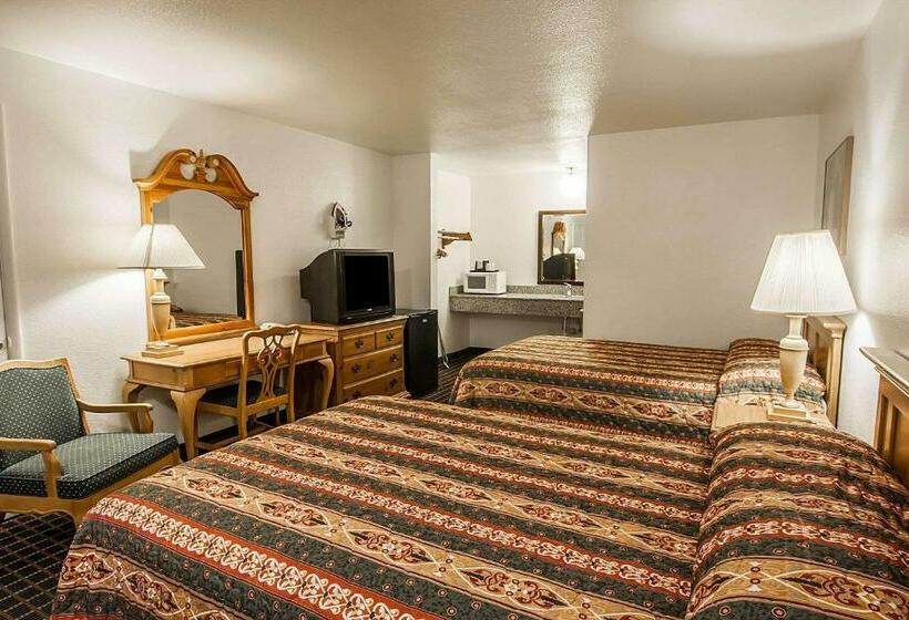 带2个双人床的标准工作室, Rodeway Inn