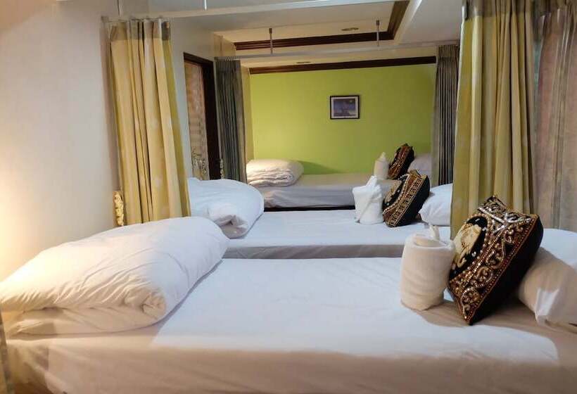 Кровать в Общей Комнате, Starbright Court   Hostel