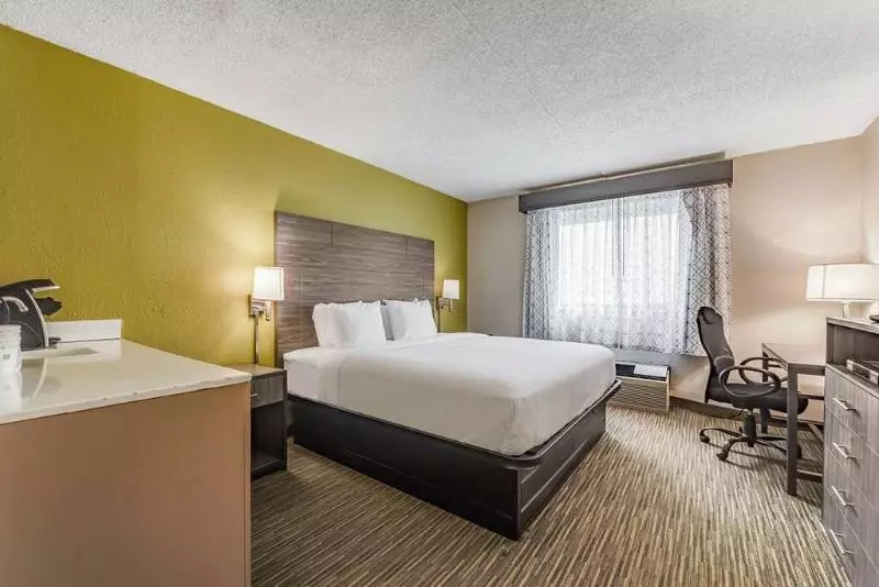 キングサイズベッドのスタンダードルーム, Surestay Plus Hotel By Best Western Mcguire Afb Jackson
