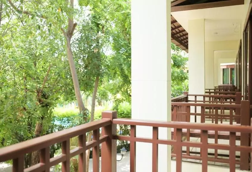 اتاق لوکس با بالکن, The Mantrini Chiang Rai Sha Extra Plus