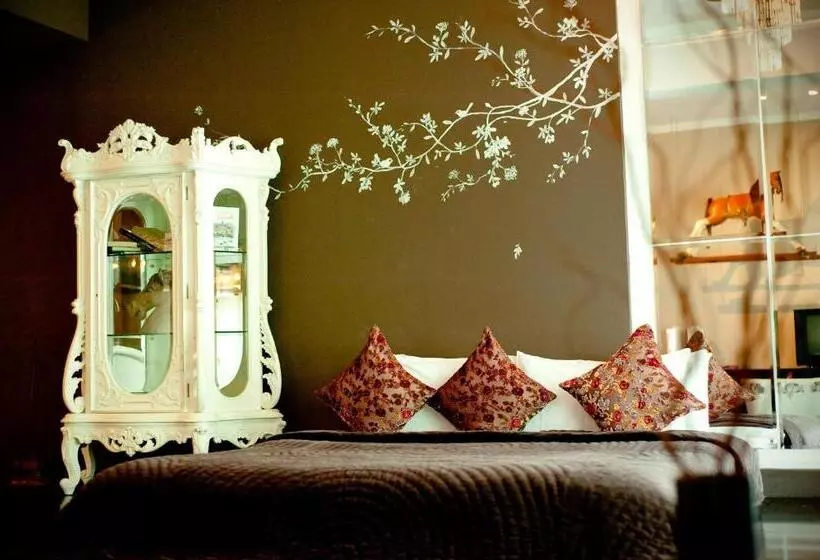 سوئیت کلاسیک, The Mantrini Chiang Rai Sha Extra Plus