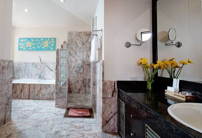 자쿠지 스위트, Sandalwood Luxury Villa Resort