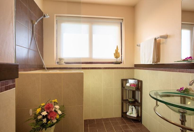 수영장이 있는 3베드룸 빌라, Sandalwood Luxury Villa Resort