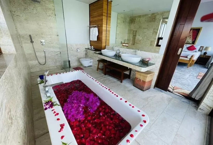 ویلای 2 خوابه با چشم‌انداز دریا, Sandalwood Luxury Villa Resort