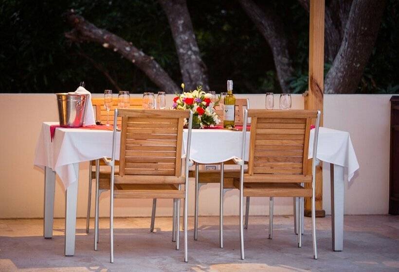 수영장이 있는 3베드룸 빌라, Sandalwood Luxury Villa Resort