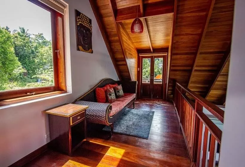 ویلای 3 خوابه با استخر, Sandalwood Luxury Villa Resort
