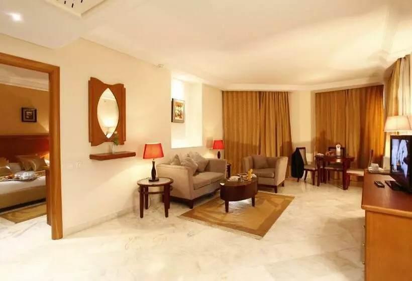 سوییت جونیور, Tunis Grand