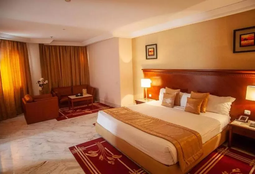 سوییت جونیور, Tunis Grand