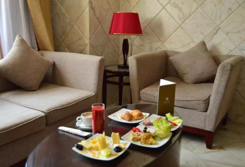 سوییت جونیور, Tunis Grand