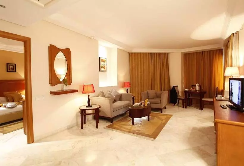 سوییت جونیور, Tunis Grand