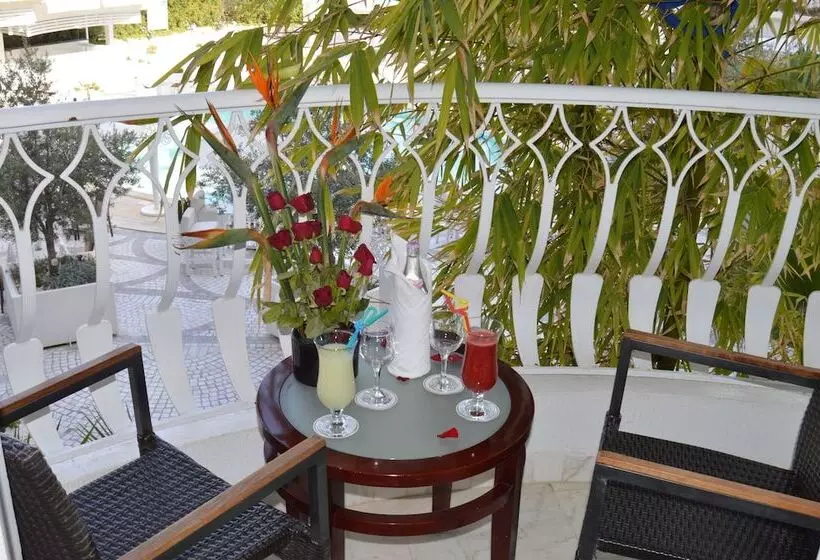 سوییت جونیور, Tunis Grand