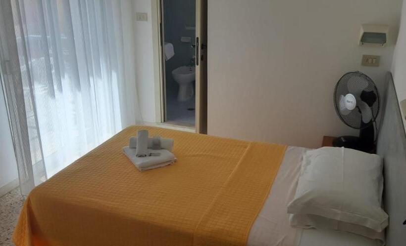 اتاق استاندارد یک تخته با بالکن, Très Jolie