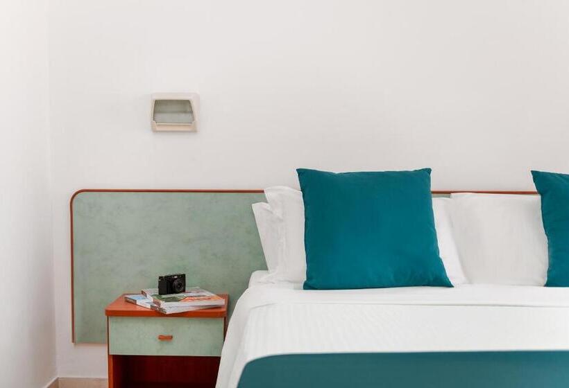 اتاق استاندارد سه تخته با بالکن, Très Jolie